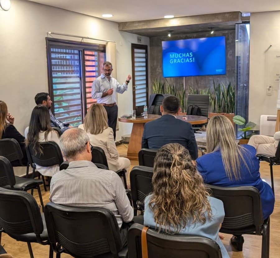 Nuevo diplomado entrena líderes con enfoque práctico y mercado local